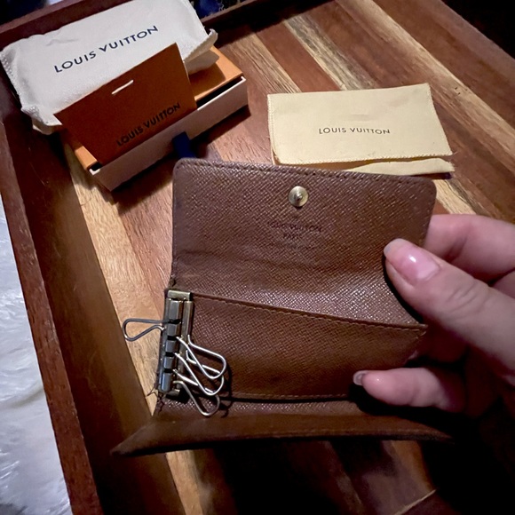 ❌SOLD❌Louis Vuitton 4 Key holder - Picture 5 of 5